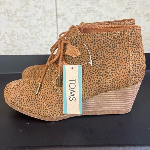 NWT TOMS Women's Kala Tan Mini Cheetah Suede Wedge Booties Size 8.5 Ortholite - Picture 1 of 15